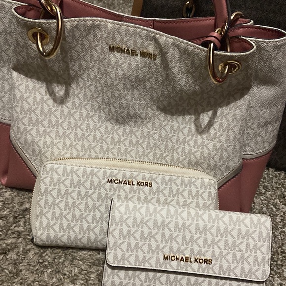 Pink/white - Picture 2 of 2